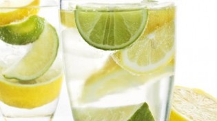 вода стакан